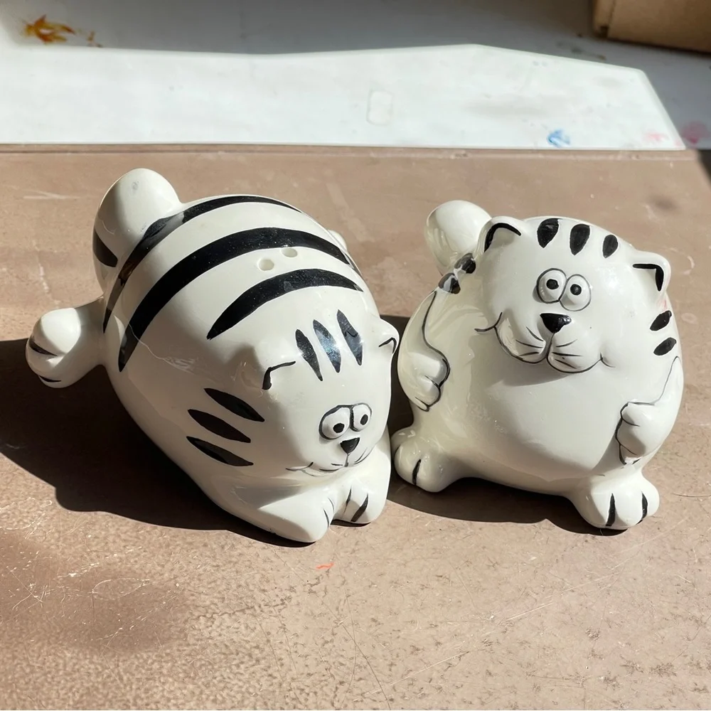 Pier 1 Fat Cat Ceramic Salt & Pepper Shakers